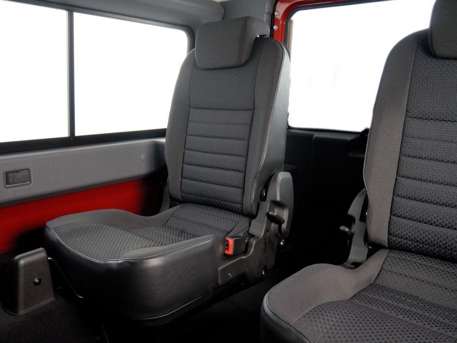  Land Rover Defender 90 Station Wagon 2007 года  (ZA) (фото 2 из 7)